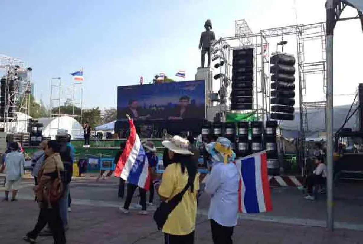 สุเทพนำมวลชนเดินไปตรอกจันทน์
