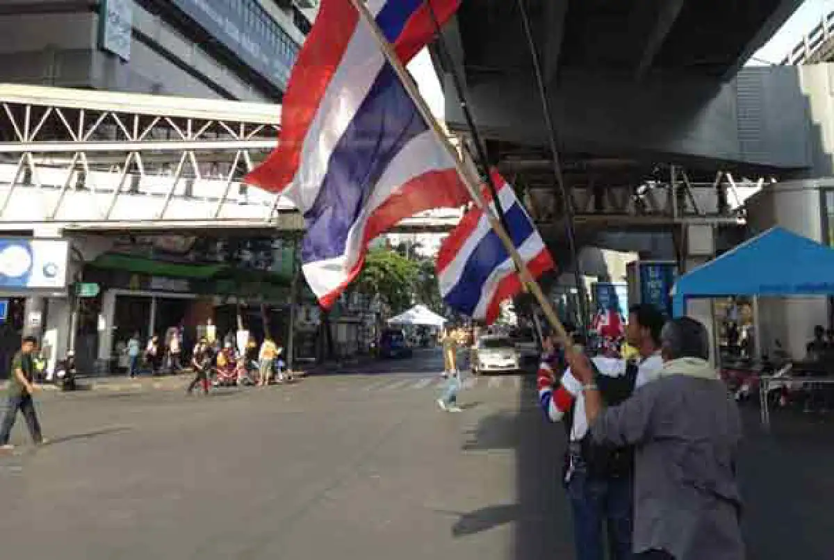 สุเทพนำมวลชนเดินไปตรอกจันทน์