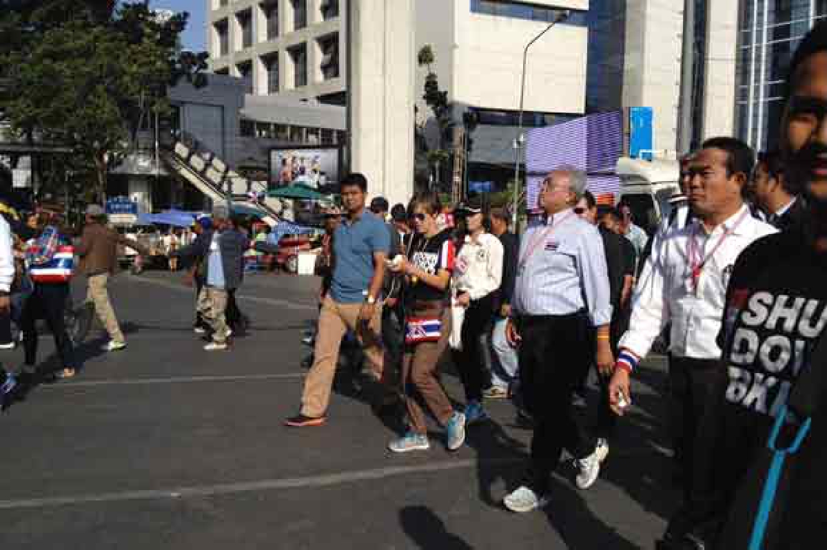 สุเทพนำมวลชนเดินไปตรอกจันทน์ สุเทพนำมวลชนเดินไปตรอกจันทน์