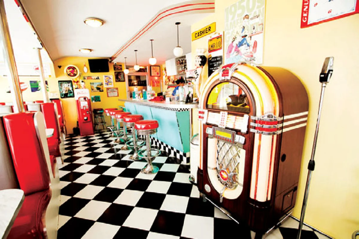 บัดดี้บอยส์ ไดเนอร์สไตล์อเมริกันยุค50