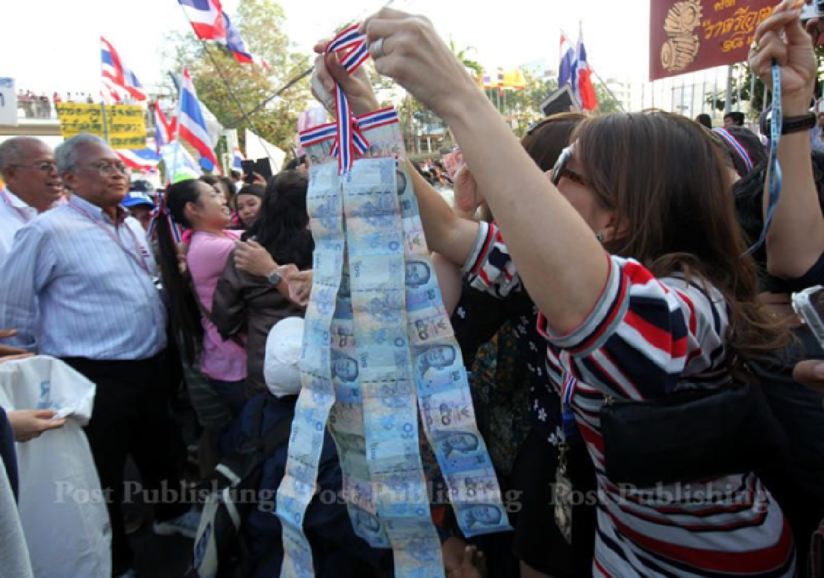 Emergency decree won't stop us, says Suthep (updated)