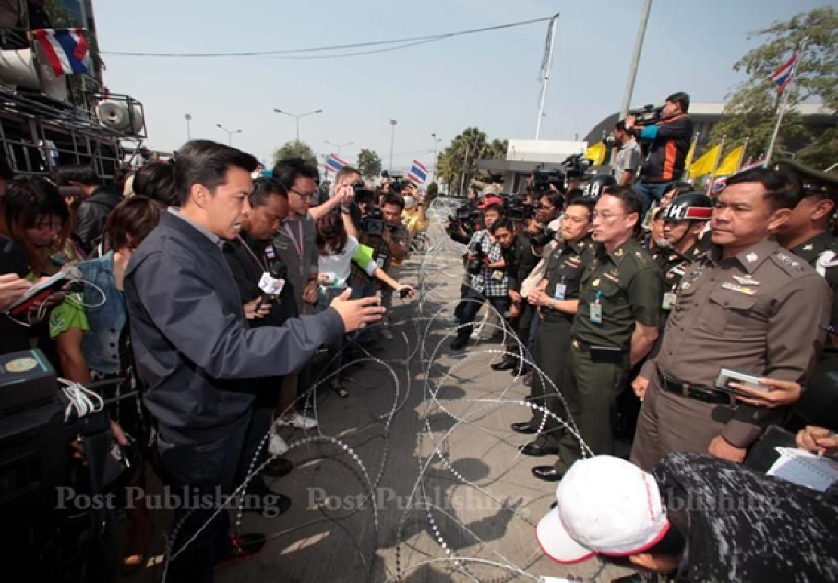 Emergency decree won't stop us, says Suthep (updated)