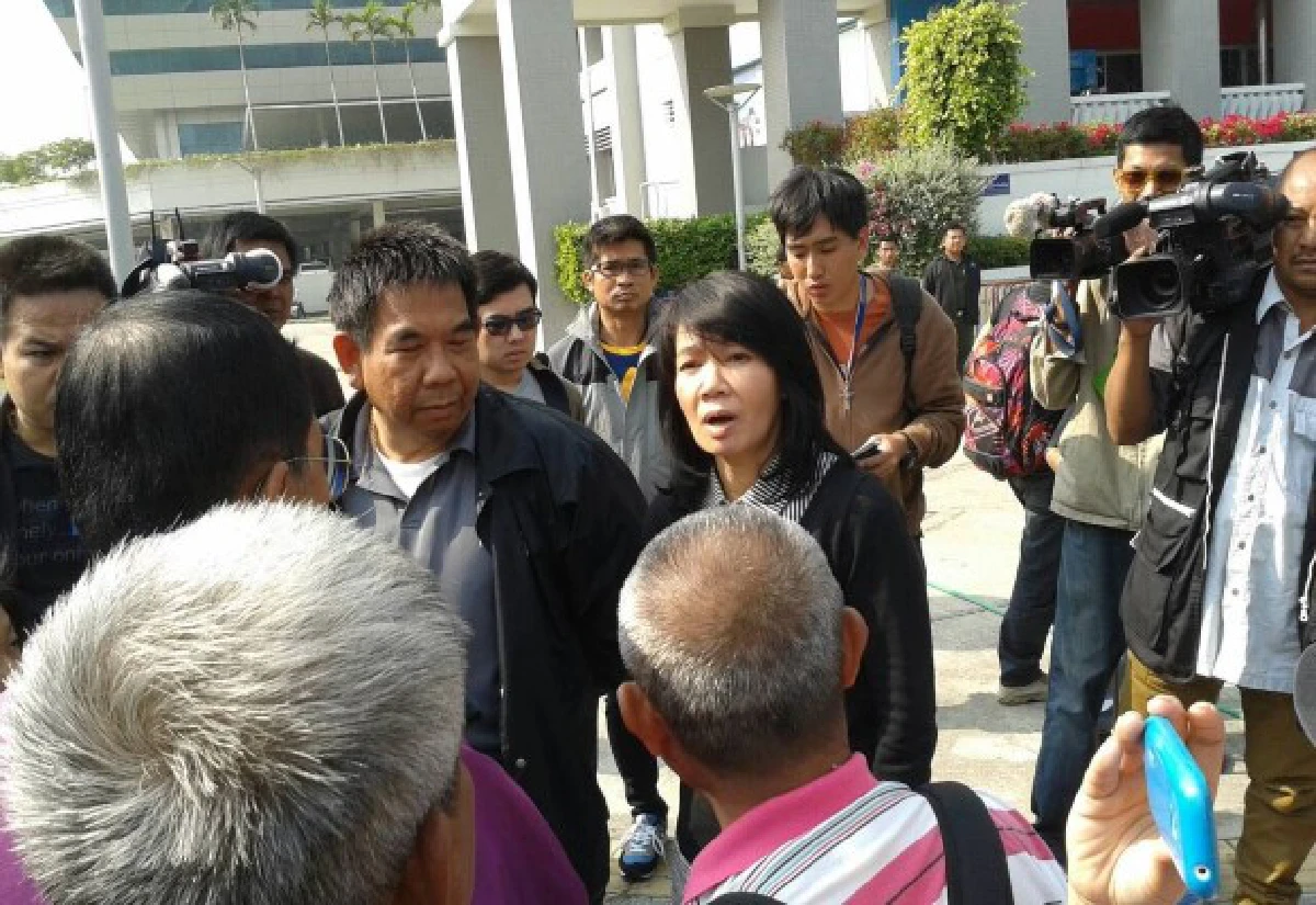 กปปส.บุกDSIเชื่อมีจนท.ซุ่มบนตึก
