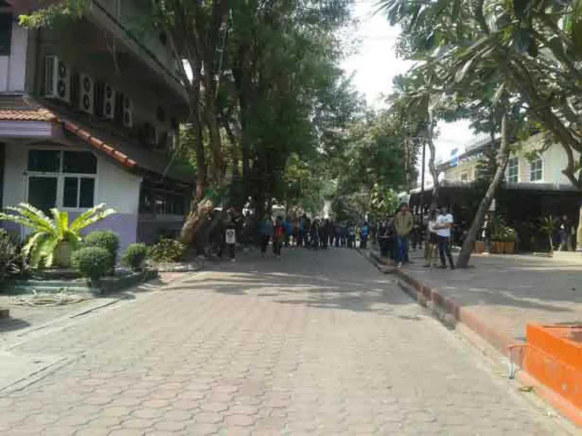 เวทีลาดพร้าวขวางกกต.จัดอบรมเลือกตั้ง