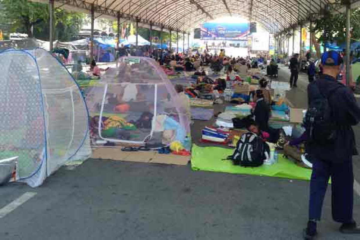 คปท.ปักหลักสะพานชมัยมรุเชฐ คปท.ปักหลักสะพานชมัยมรุเชฐ