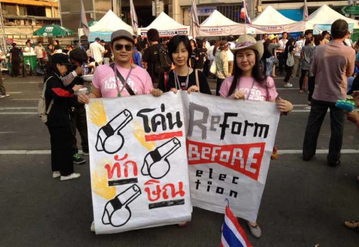 เวทีอโศกช่วงเย็น-ค่ำยังคึกคัก