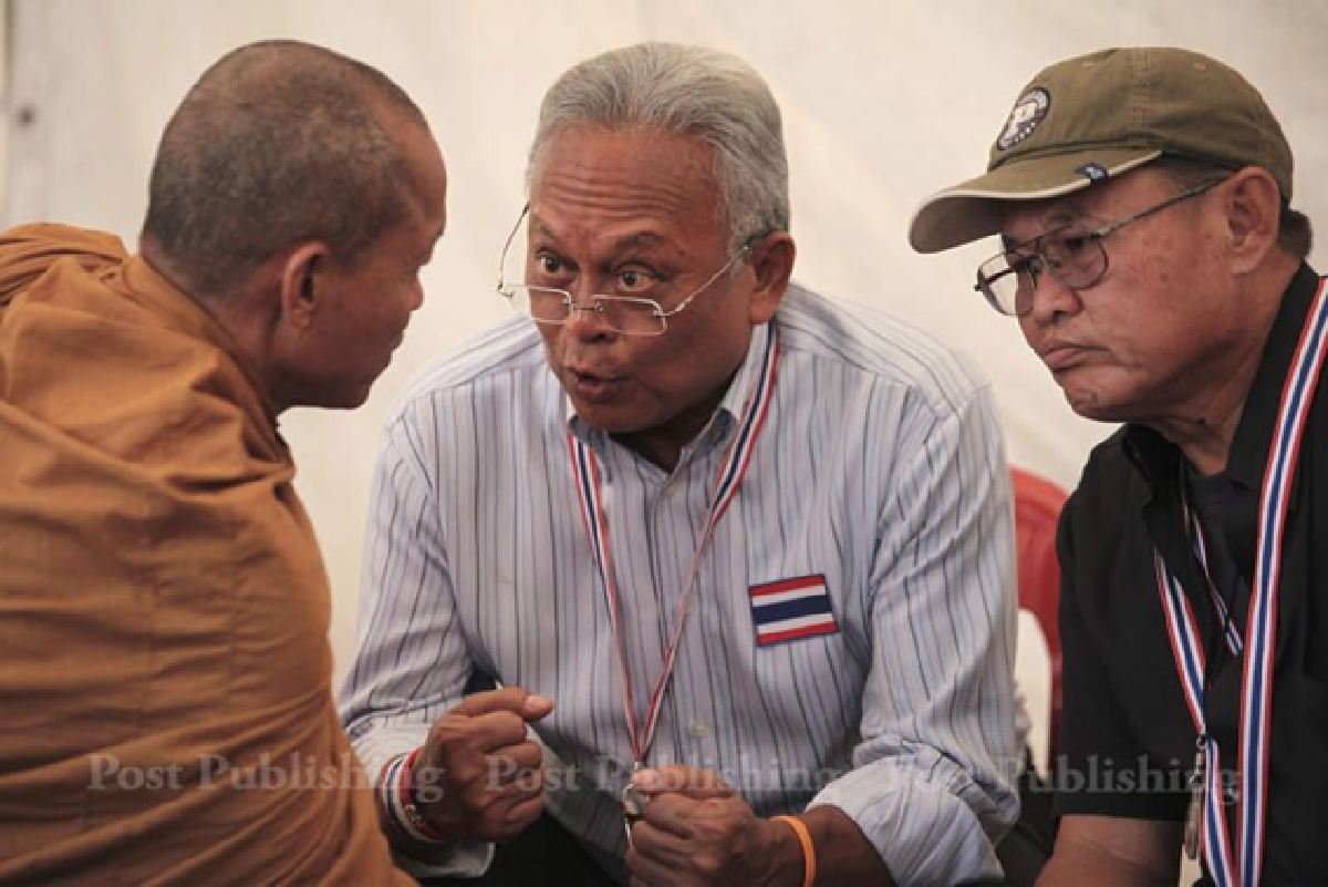 Suthep talks to the Bangkok Post