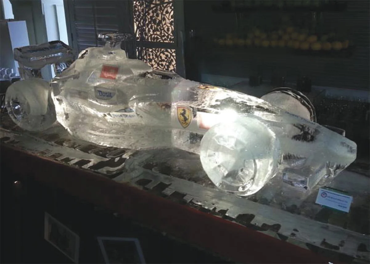 ศิลปะแกะสลักน้ำแข็ง...งดงามบนความเยือกเย็น