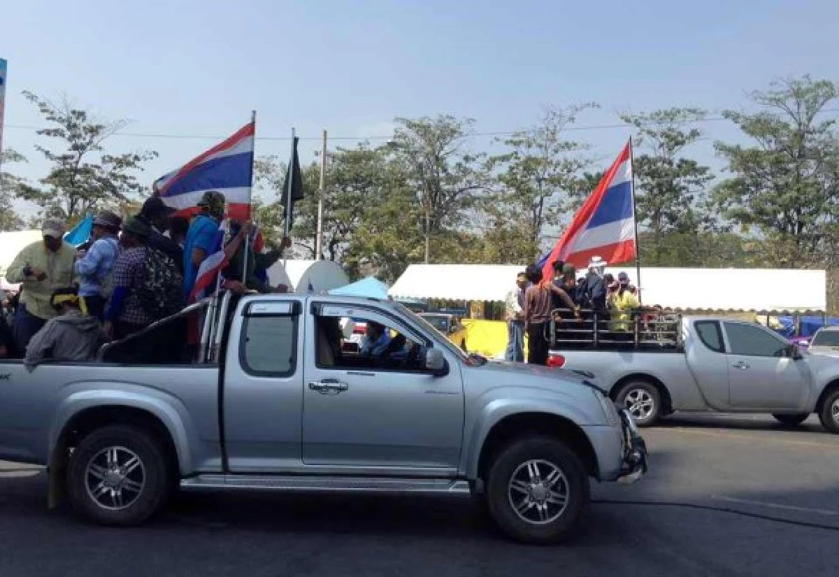 กปปส.ปิดล้อมสโมสรกองทัพบก