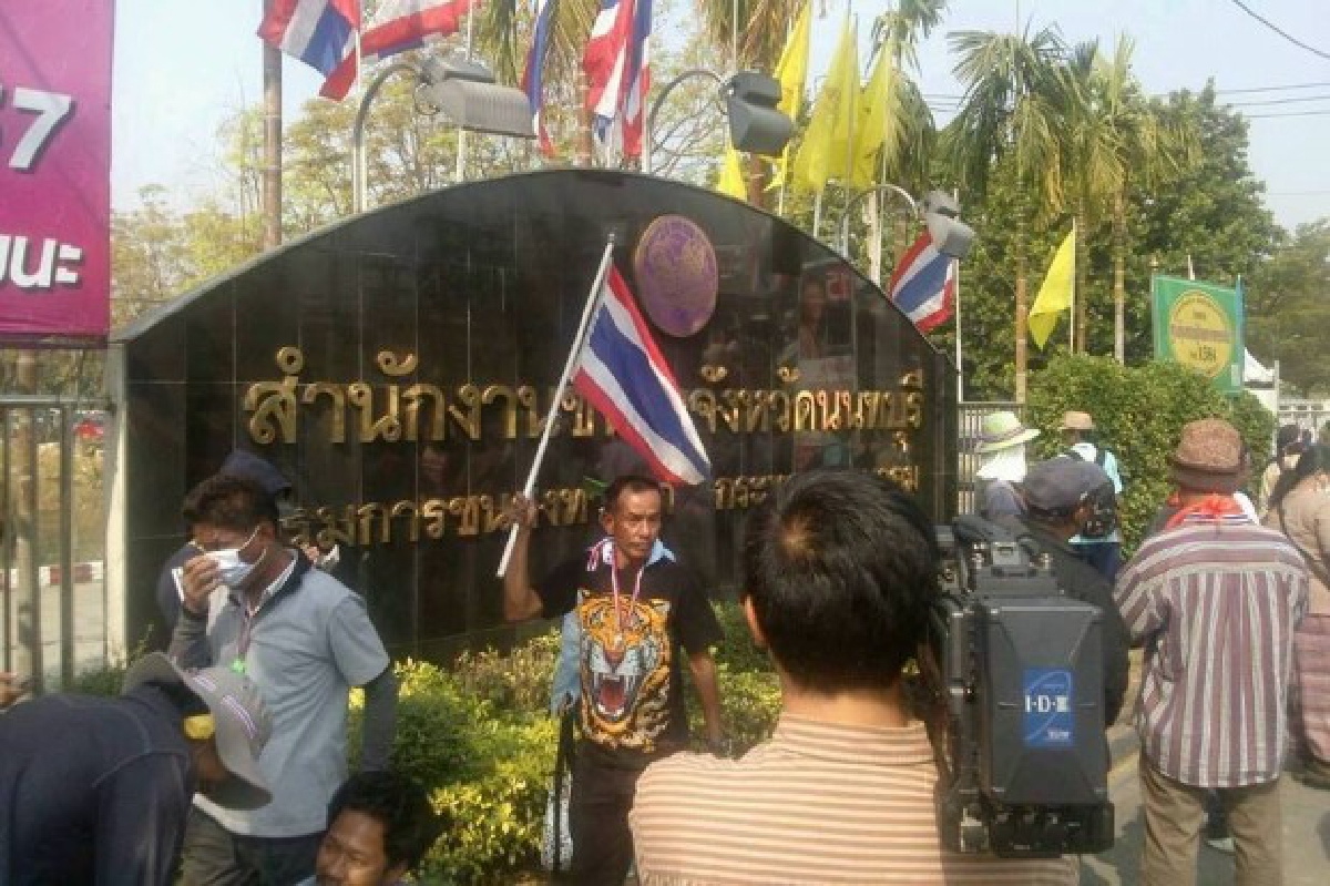 กปปส.ลาดพร้าวปิดขนส่งฯนนทบุรี กปปส.ลาดพร้าวปิดขนส่งฯนนทบุรี