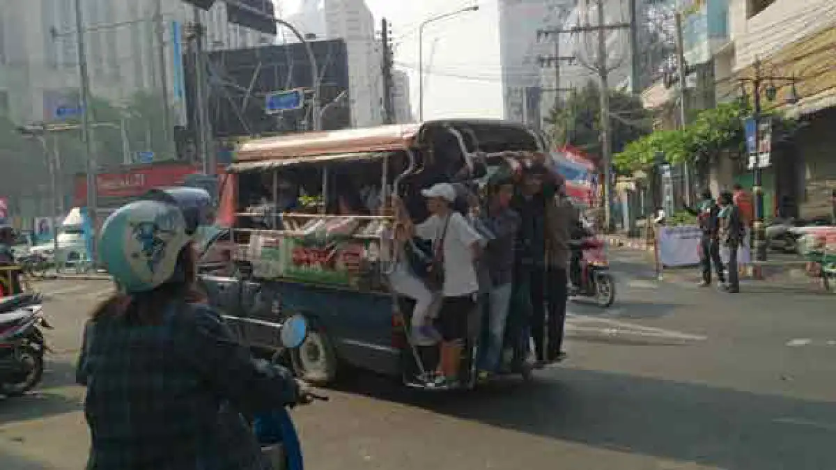 กปปส.ตั้งขบวนอ่อนนุชมาแยกอโศก