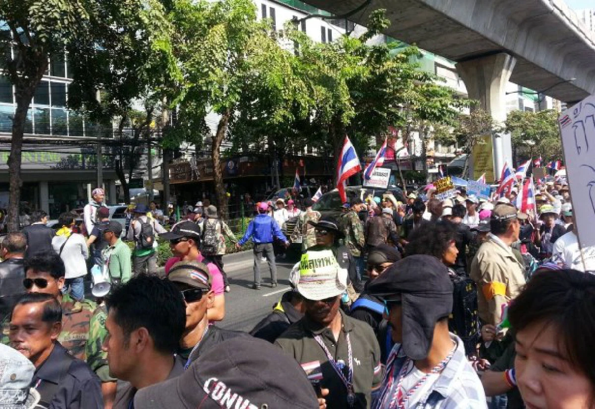 สุเทพนำมวลชนถึงอโศกคนต้อนรับตลอดเส้นทาง