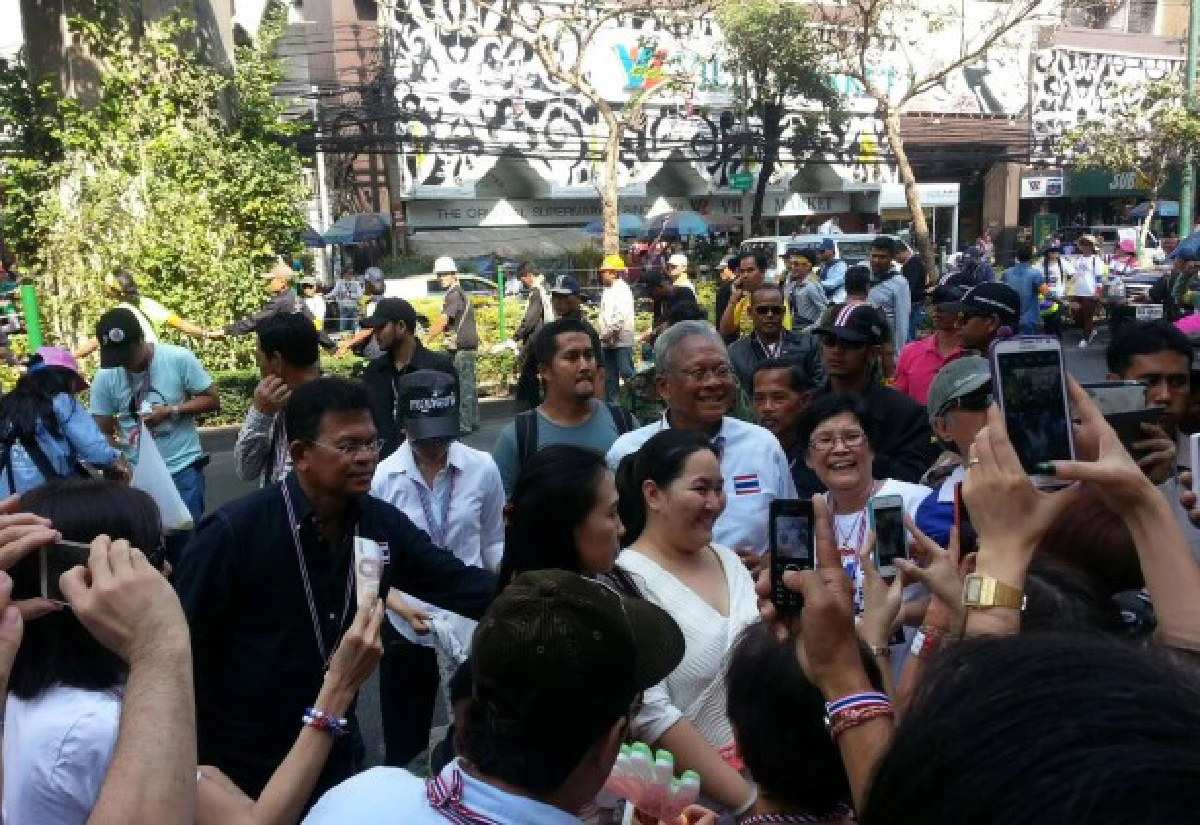 สุเทพนำมวลชนถึงอโศกคนต้อนรับตลอดเส้นทาง
