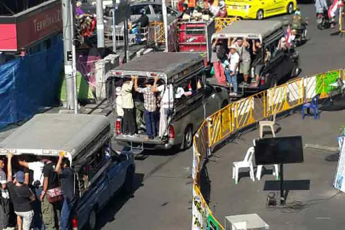 เวทีอโศกตามสมทบสุเทพแยกลาดพร้าว