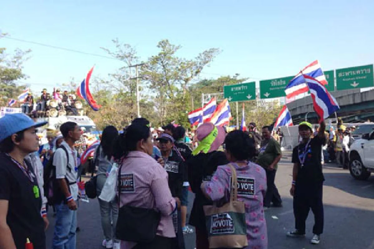 "สุเทพ"นำมวลชนเดินรณรงค์ไม่ไปเลือกตั้ง