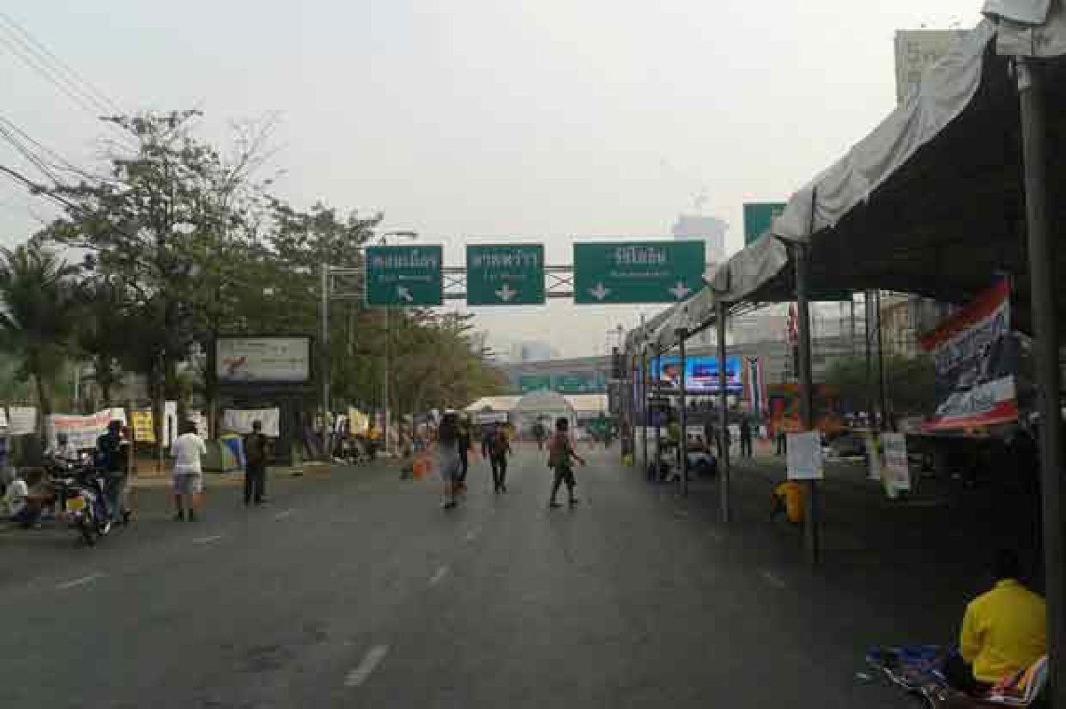 กราดยิงป่วนเวทีลาดพร้าวไร้เจ็บ กราดยิงป่วนเวทีลาดพร้าวไร้เจ็บ