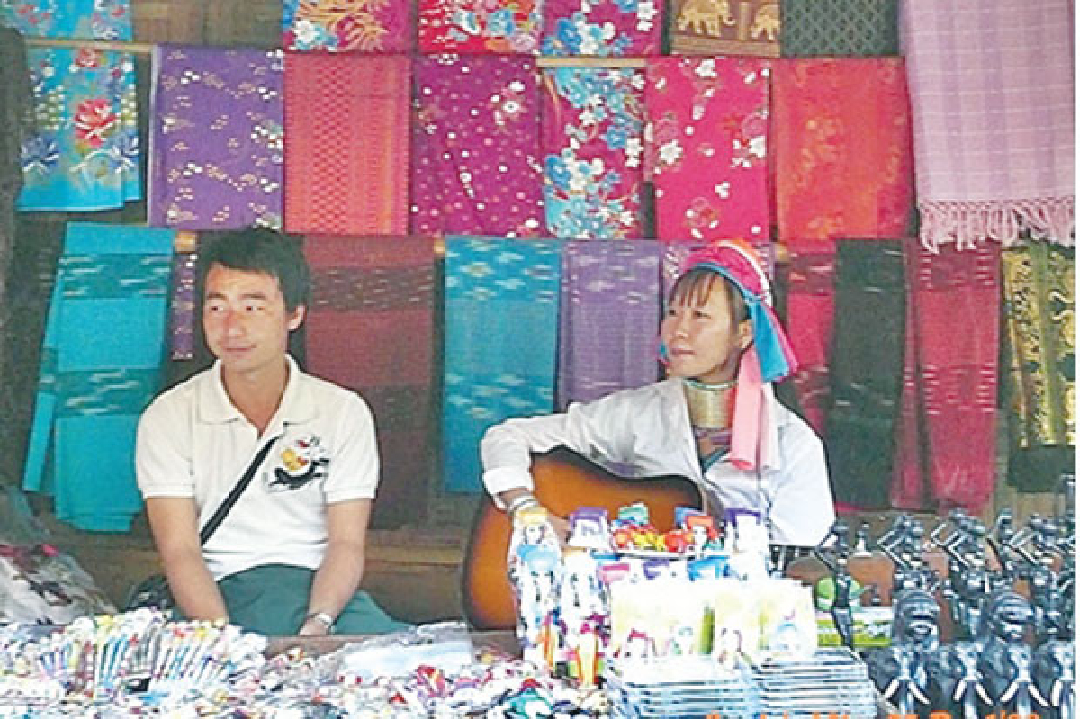 ยุติการปลอมตัวคนต่างด้างเป็นกะเหรี่ยงคอยาว ยุติการปลอมตัวคนต่างด้างเป็นกะเหรี่ยงคอยาว
