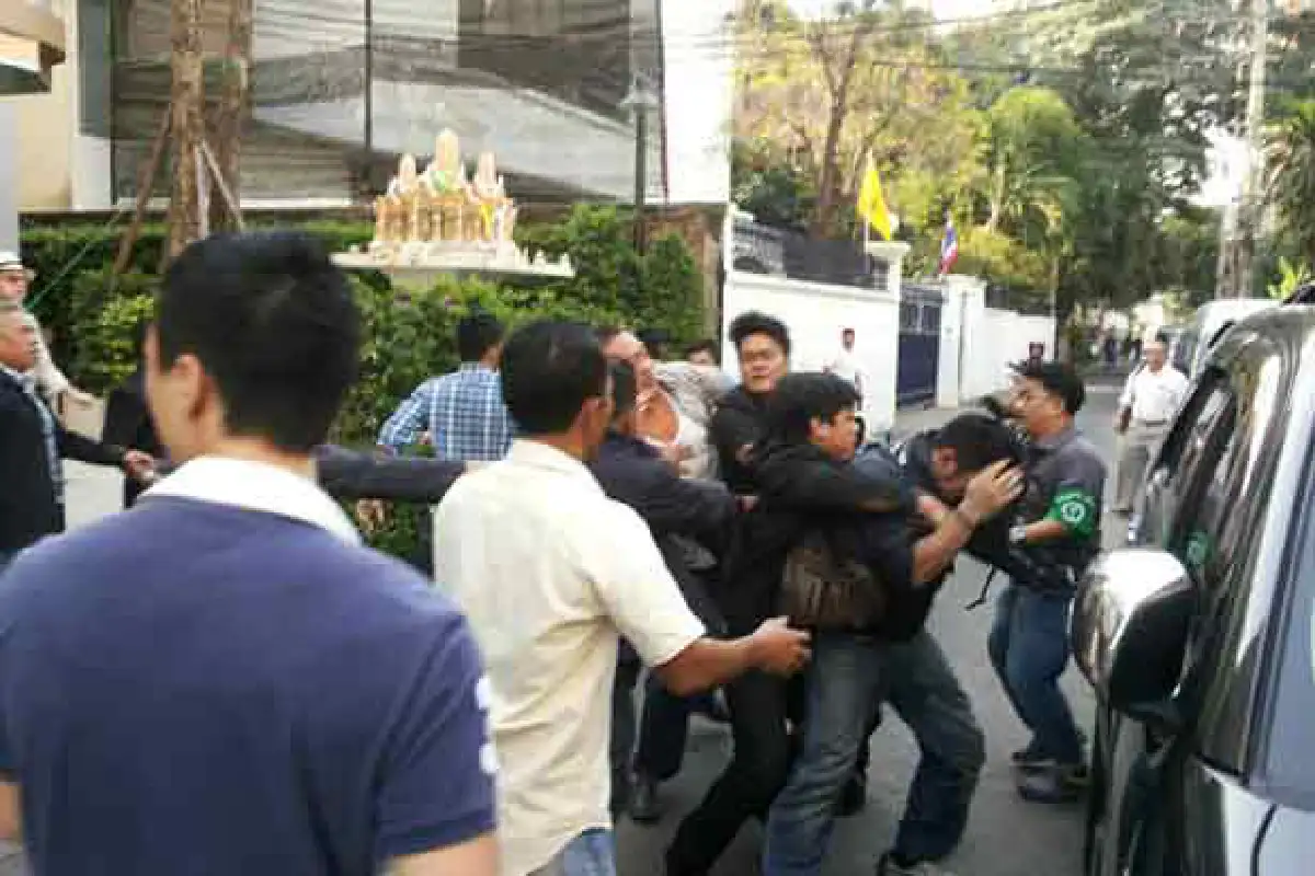 ชูวิทย์ไปลงคะแนนเจอชายนิรนามบุกต่อย