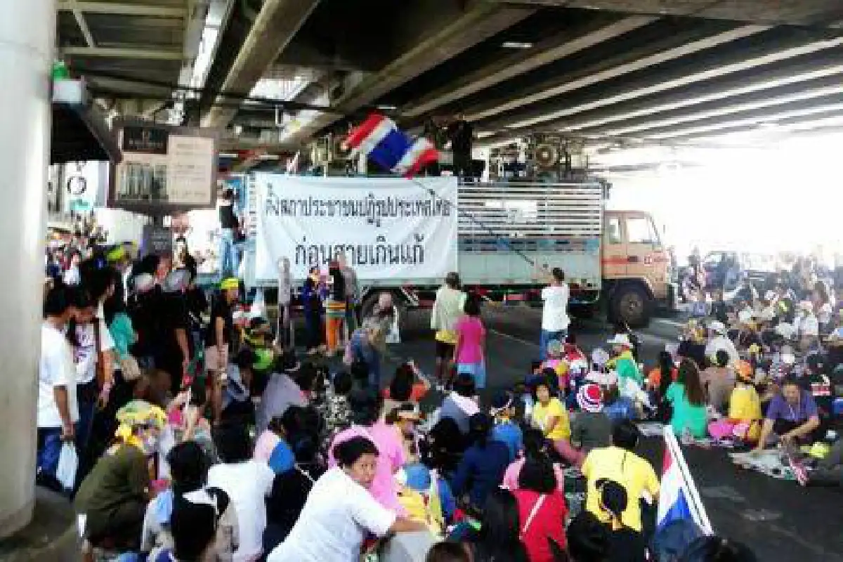 คปท.ปิดแยกราชเทวี-พญาไทค้านเลือกตั้ง