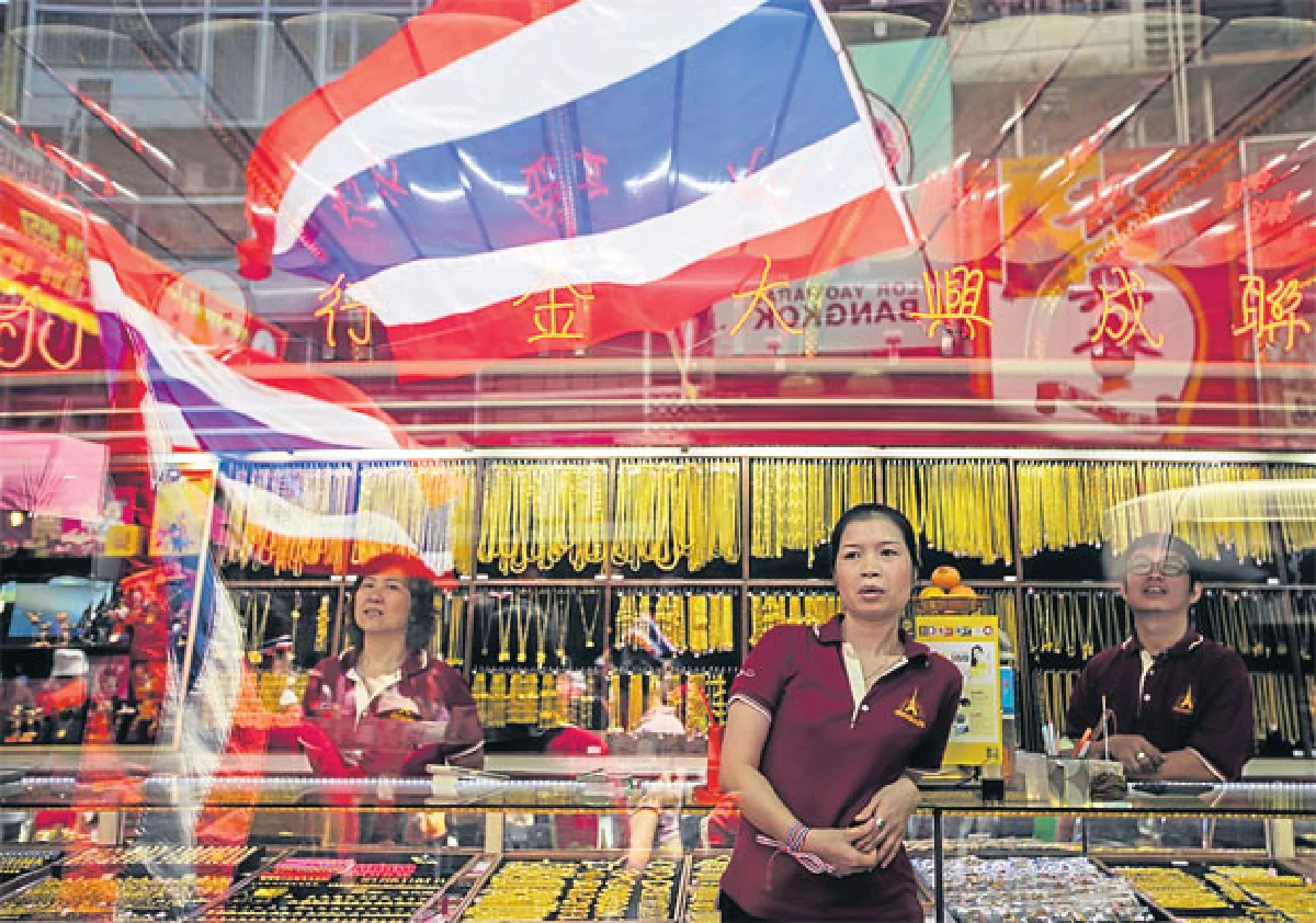 เยาวราชคึกคัก หลักสี่มวลชนปะทะชุดดำเดือด