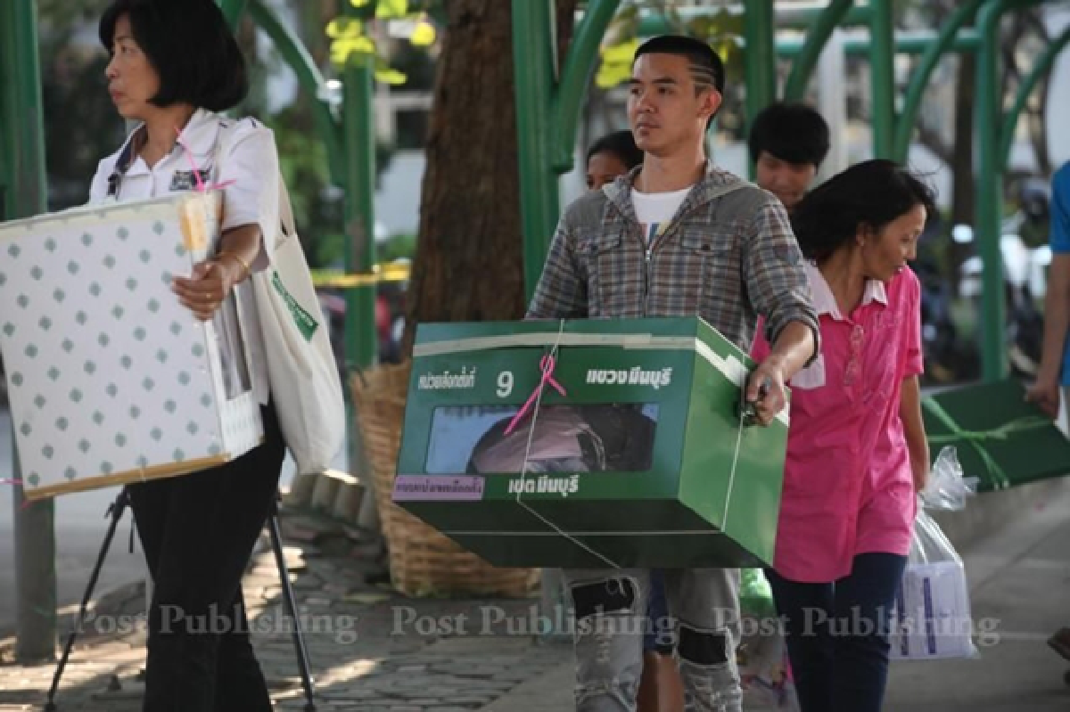 Troubled poll ends smoothly (updated Monday)