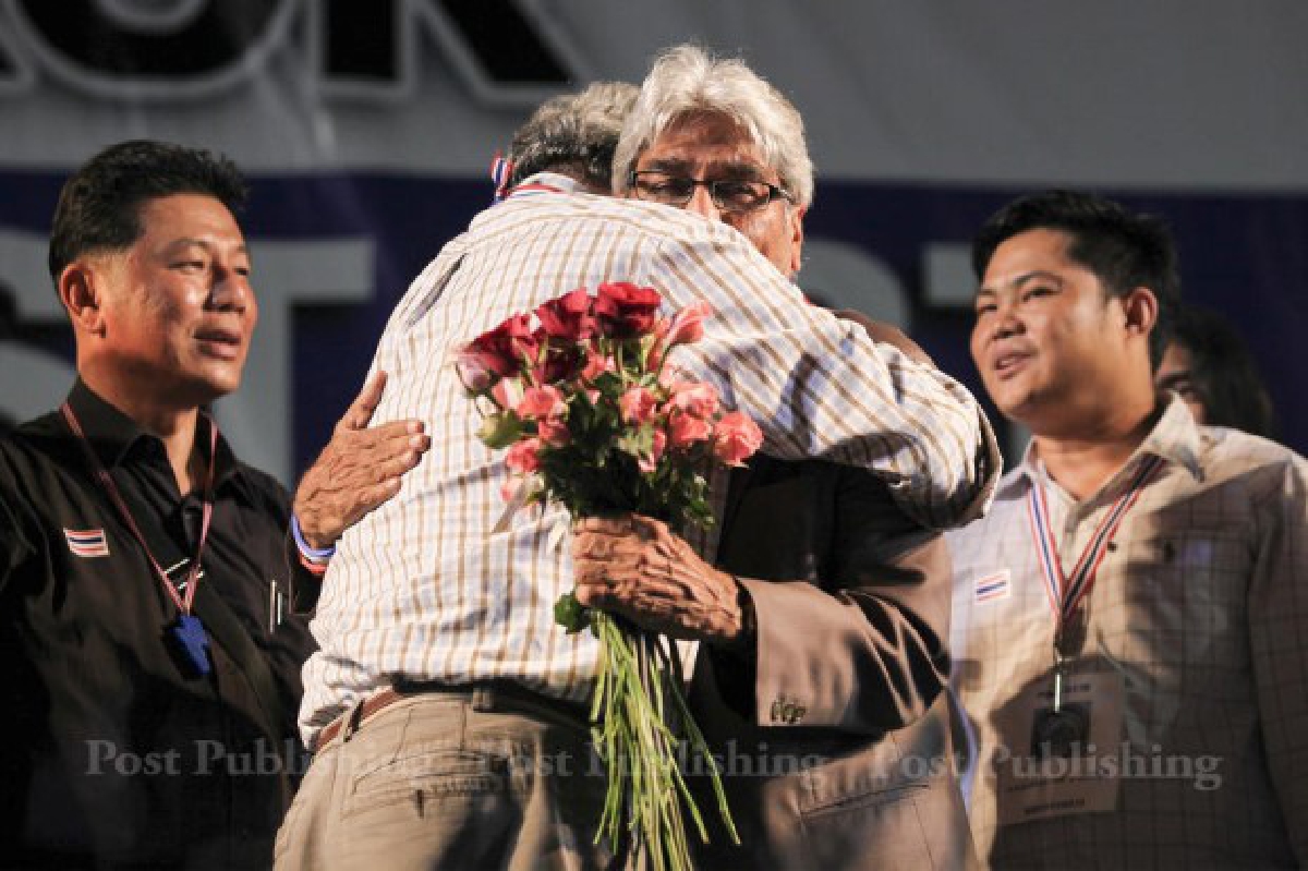 สาธิตเปิดใจเวทีปทุมวันมวลชนน้ำตาคลอ สาธิตเปิดใจเวทีปทุมวันมวลชนน้ำตาคลอ