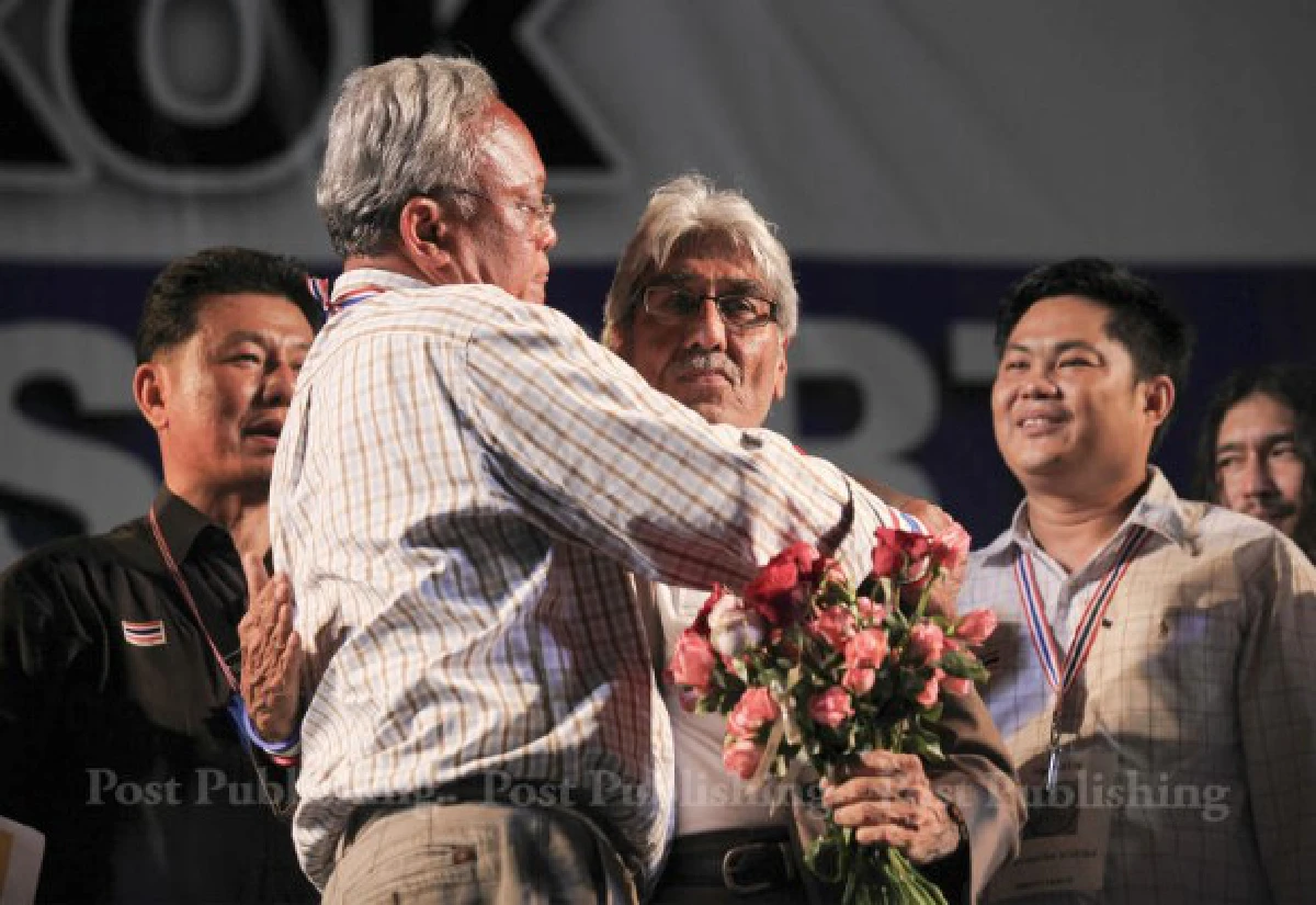 สาธิตเปิดใจเวทีปทุมวันมวลชนน้ำตาคลอ