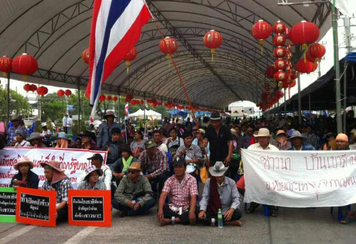 ม็อบชาวนายื่นหนังสือจี้ยธ.ทวงเงินจำนำข้าว