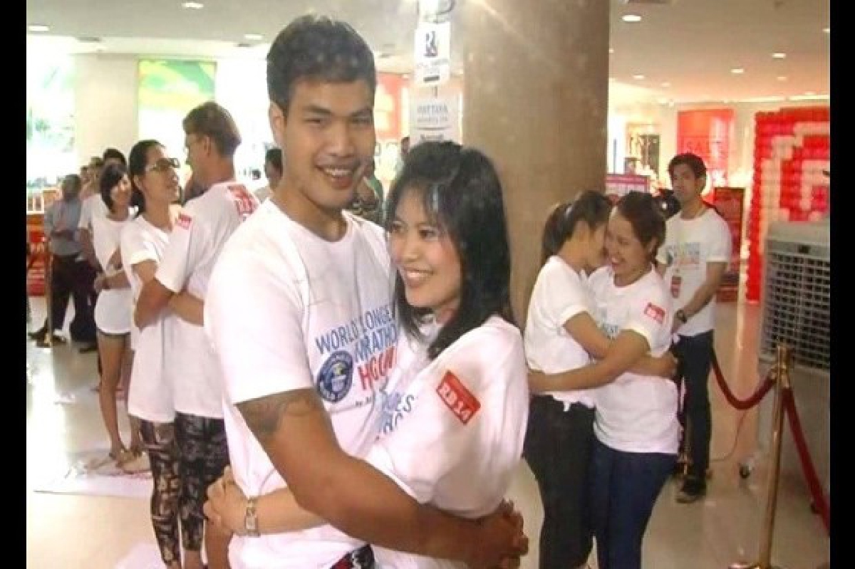 ริบลีส์ฯจัดแข่งกอดรักมาราธอนทุบสถิติโลก ริบลีส์ฯจัดแข่งกอดรักมาราธอนทุบสถิติโลก