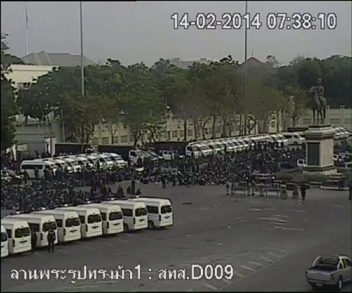 ตำรวจพรึ่บลานพระรูป!จับตาสลายการชุมนุม