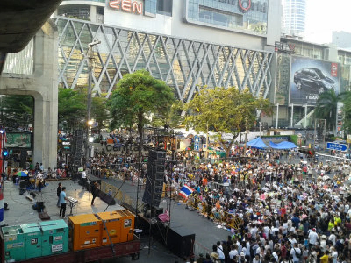 เวทีราชประสงค์-ปทุมวันเริ่มคึกช่วงเย็น