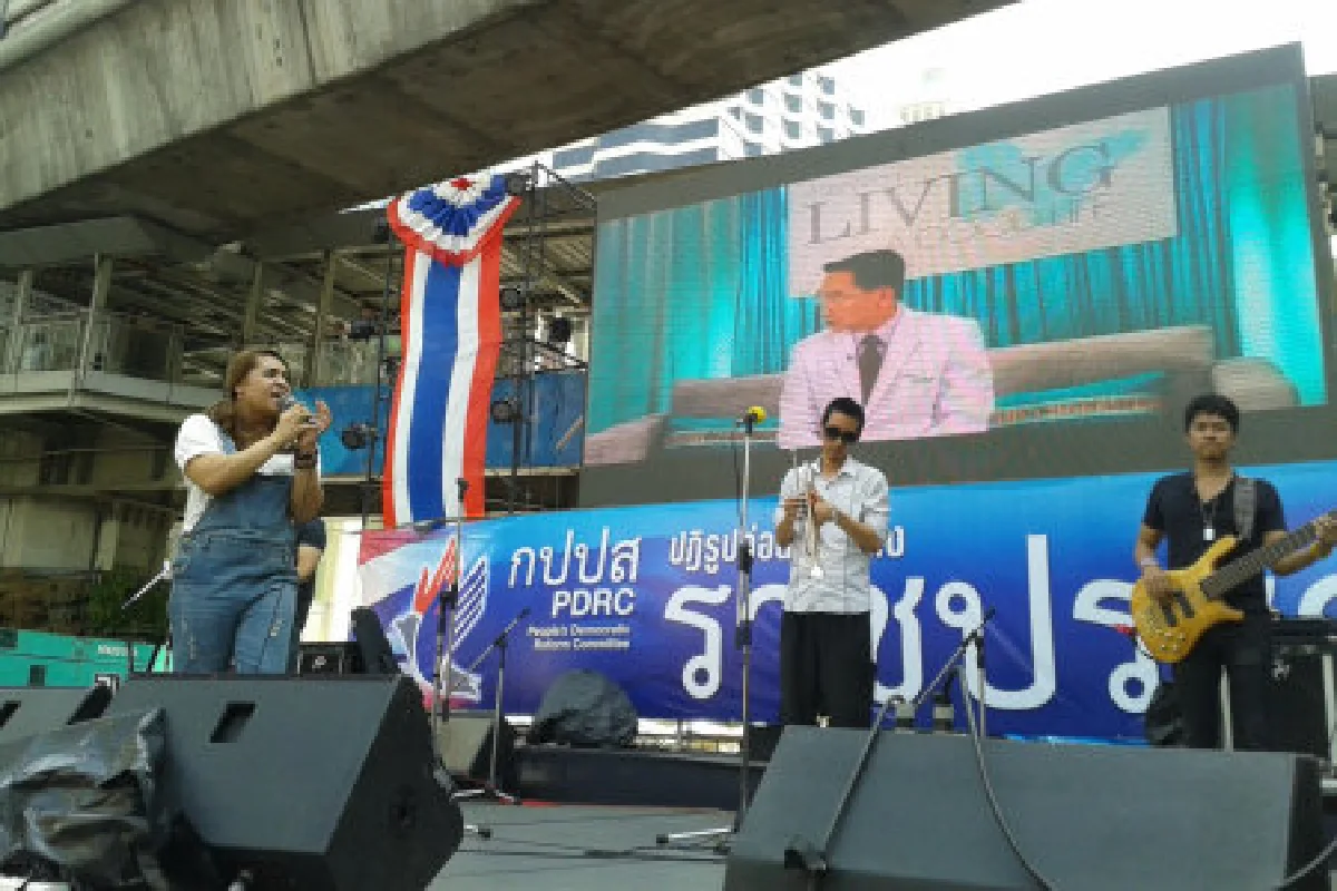 อั้มพ์-แก้ว เดอะวอยซ์ แจมเวทีราชประสงค์