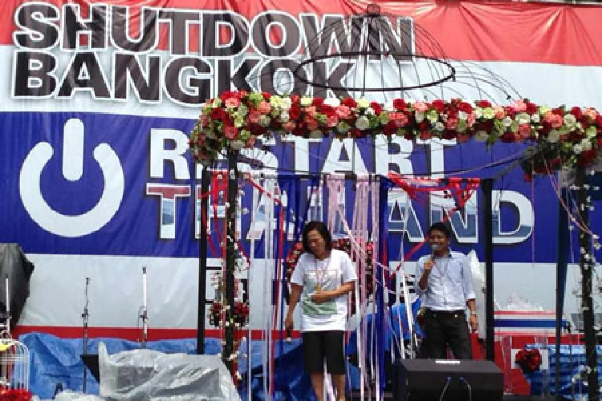 เวทีปทุมวันคึกคักมวลชนทยอยร่วมชุมนุม