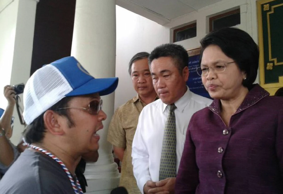 กปปส.บุกศธ.ให้ข้าราชการกลับบ้าน