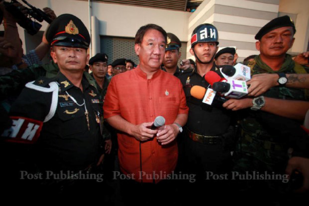 โต้งประณามใจร้ายเอาชาวนาเป็นตัวประกัน โต้งประณามใจร้ายเอาชาวนาเป็นตัวประกัน