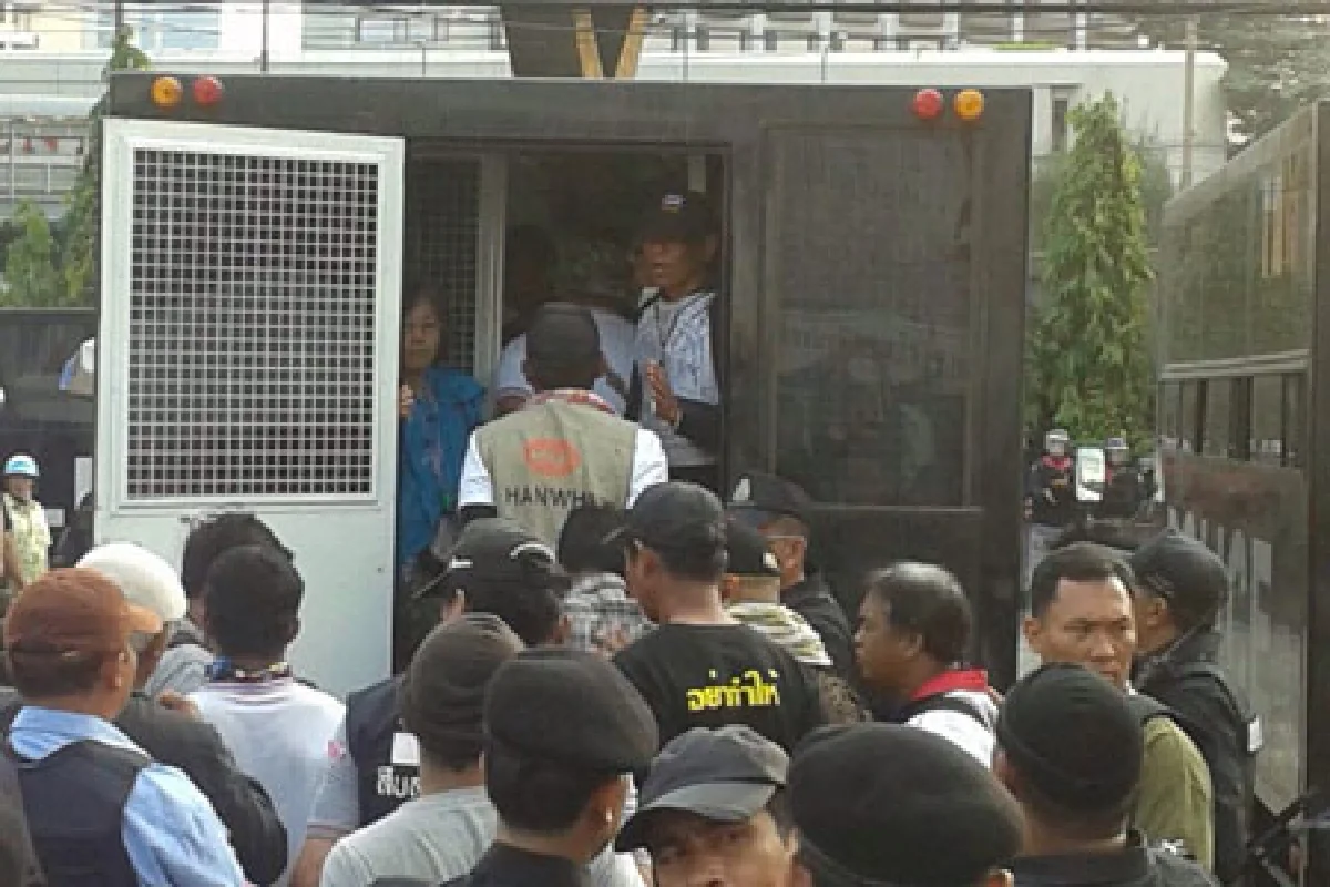 ตร.ยึดคืนพื้นที่กคป.หน้ากระทรวงพลังงานได้แล้ว