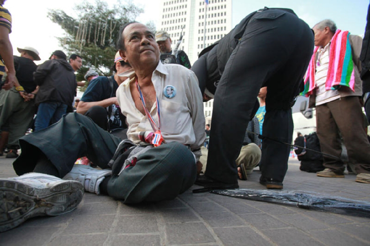 5 killed as violence stalls police operation to retake 5 rally sites