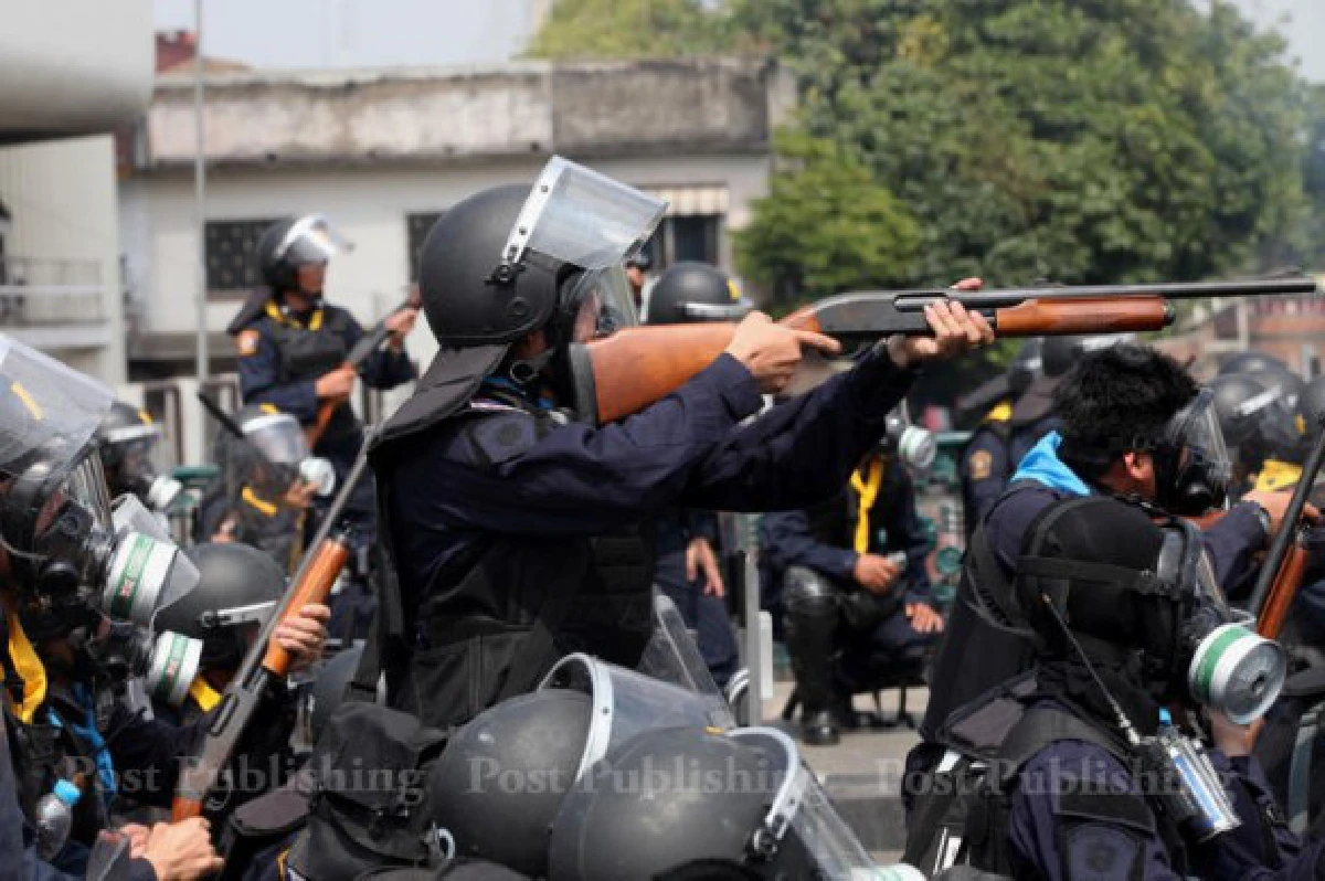 เผยภาพชุดตร.พร้อมปืนM16ในเหตุปะทะผ่านฟ้า