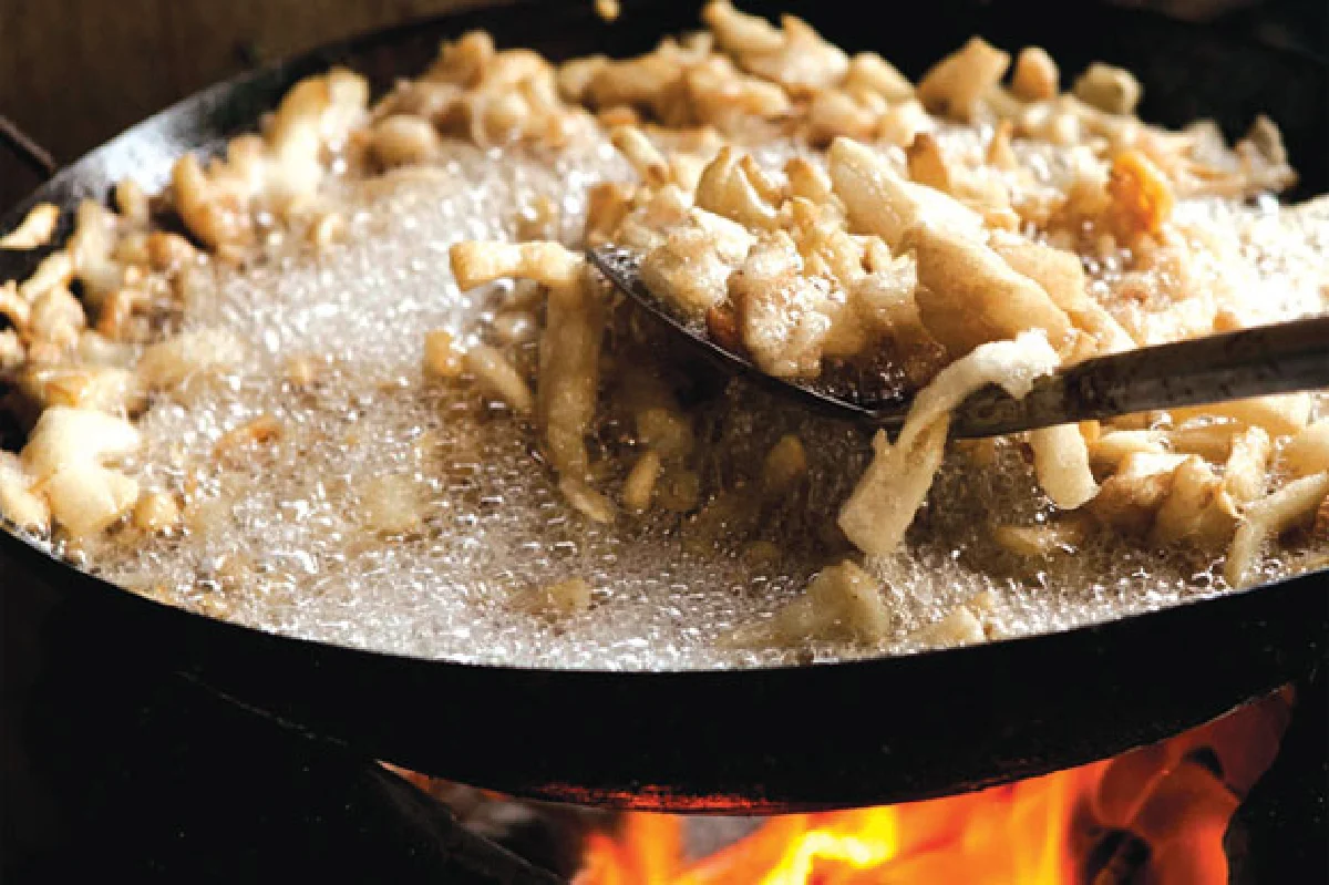 ผัดไทยใบตองเจ๊ตาหอมจากเตา