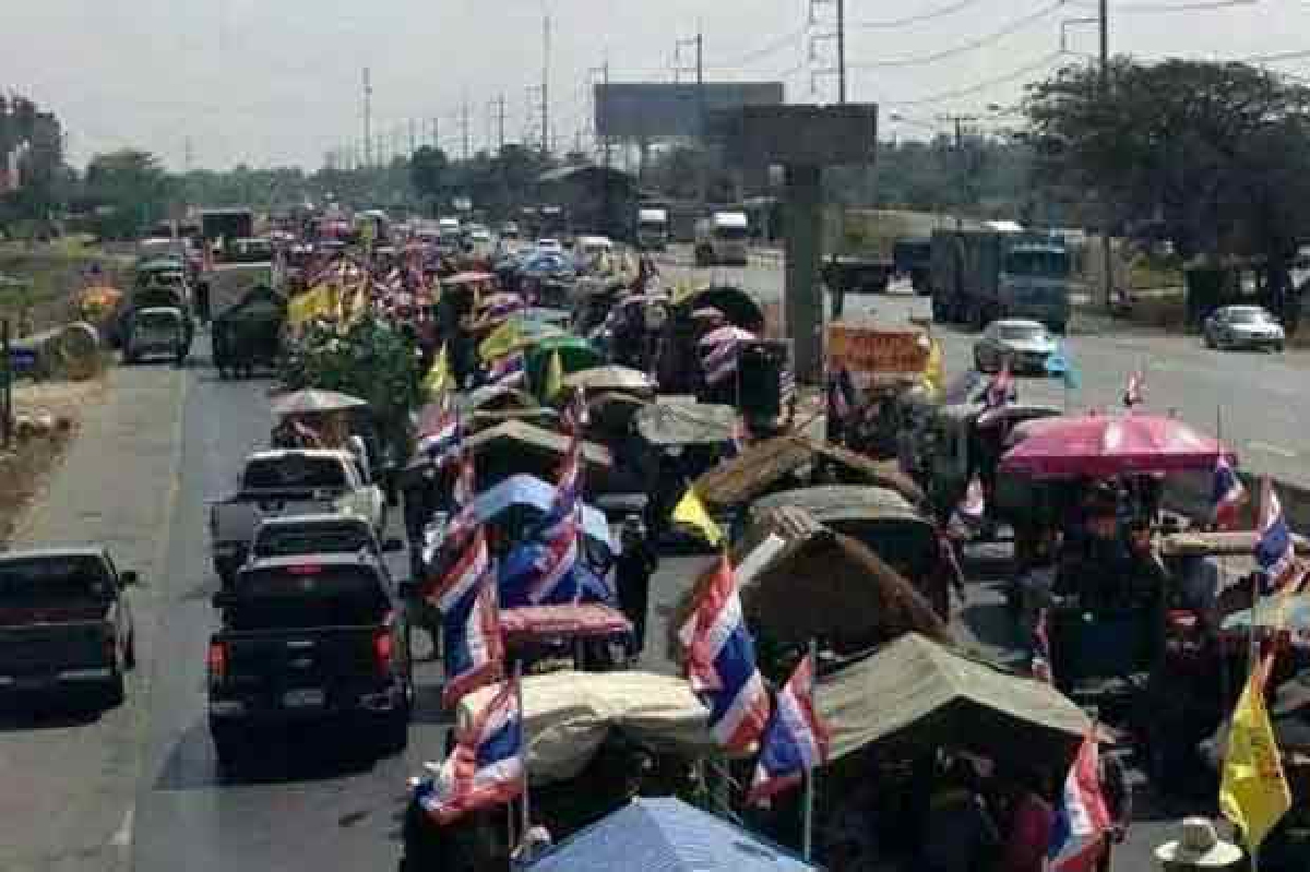 ชาวนาขู่ดาวกระจายทวงเงินค่าข้าว ชาวนาขู่ดาวกระจายทวงเงินค่าข้าว