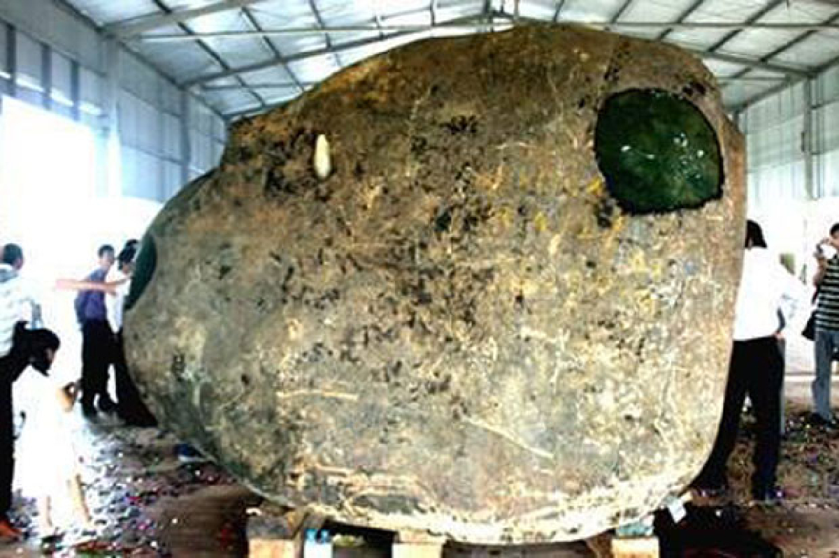 ตะลึง!พม่าขุดเจอหยกหนัก37ตัน ตะลึง!พม่าขุดเจอหยกหนัก37ตัน