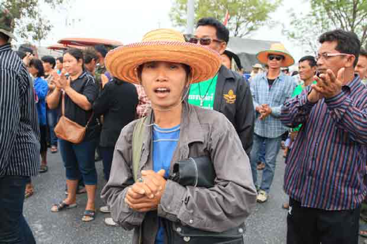ชาวนาหลั่งน้ำตา...เชื่อปูอีกครั้ง ชาวนาหลั่งน้ำตา...เชื่อปูอีกครั้ง
