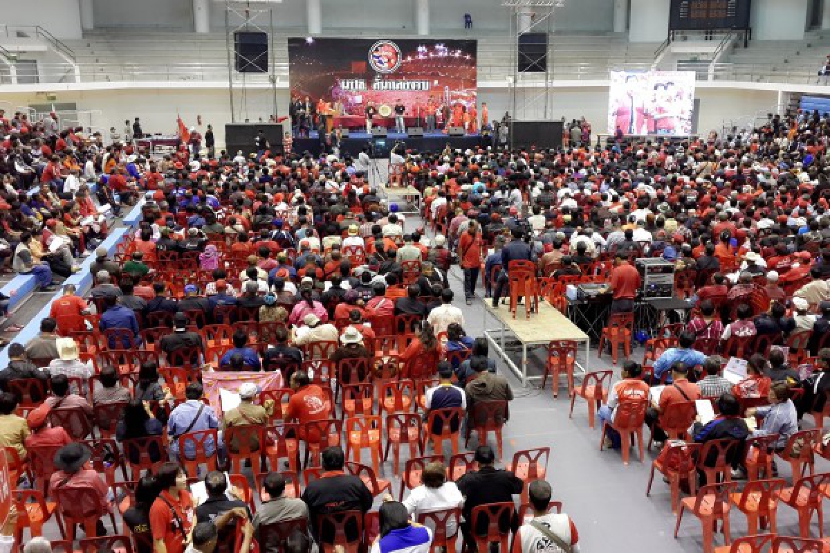 นปช.ตั้งกองกำลัง2แสนคนสู้ม้วนเดียวจบ นปช.ตั้งกองกำลัง2แสนคนสู้ม้วนเดียวจบ