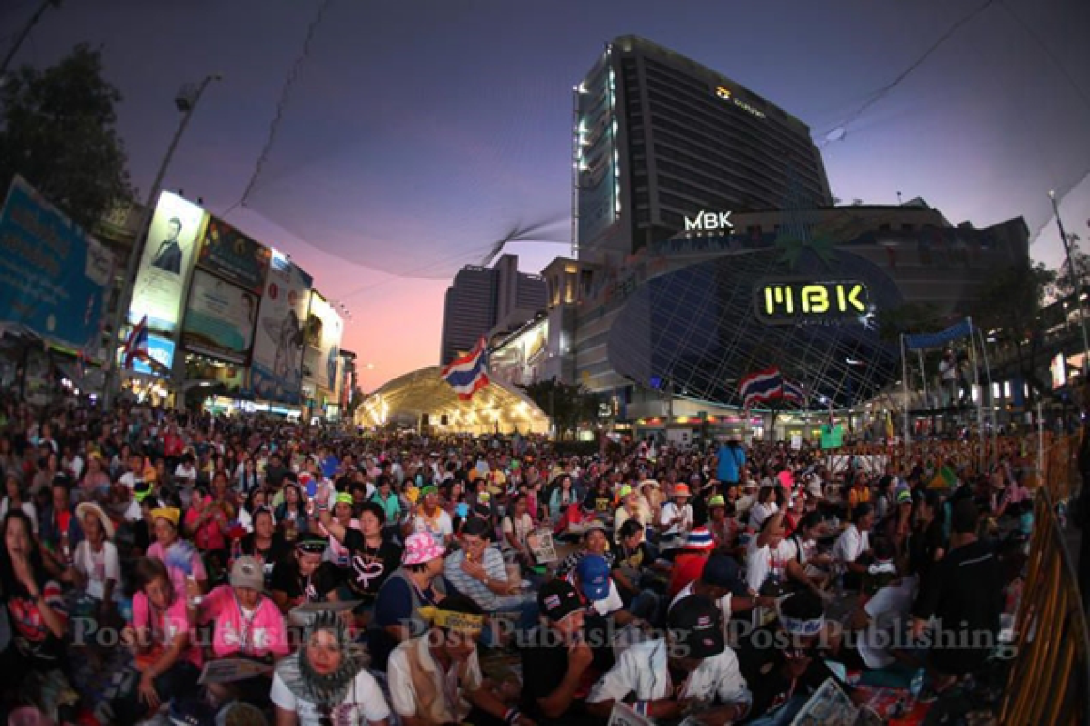 City "shutdown" to end as army chief hints of "special method"