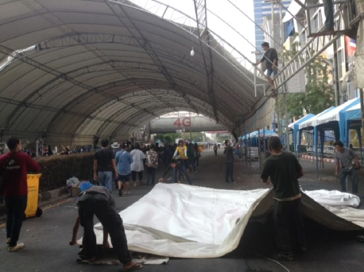 กปปส.รื้อเวทีปทุมวันเคลื่อนสมทบสวนลุมฯ