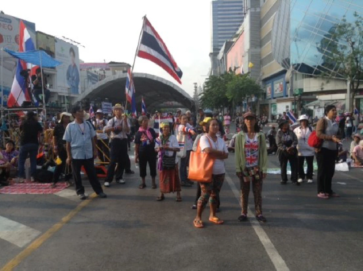 กปปส.รื้อเวทีปทุมวันเคลื่อนสมทบสวนลุมฯ