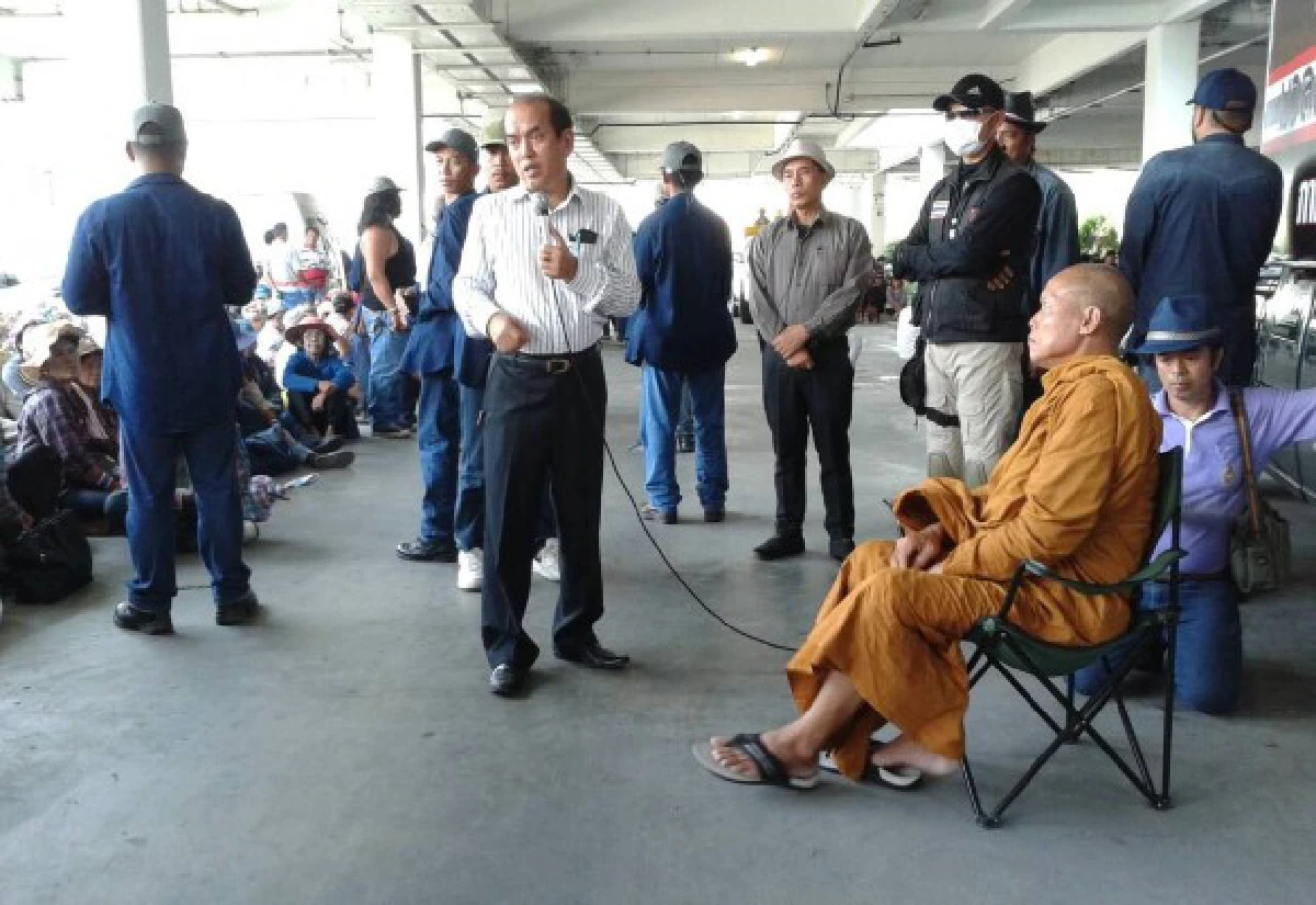 พุทธะอิสระ-ชาวนายื่นอัยการเอาผิดนายกฯ
