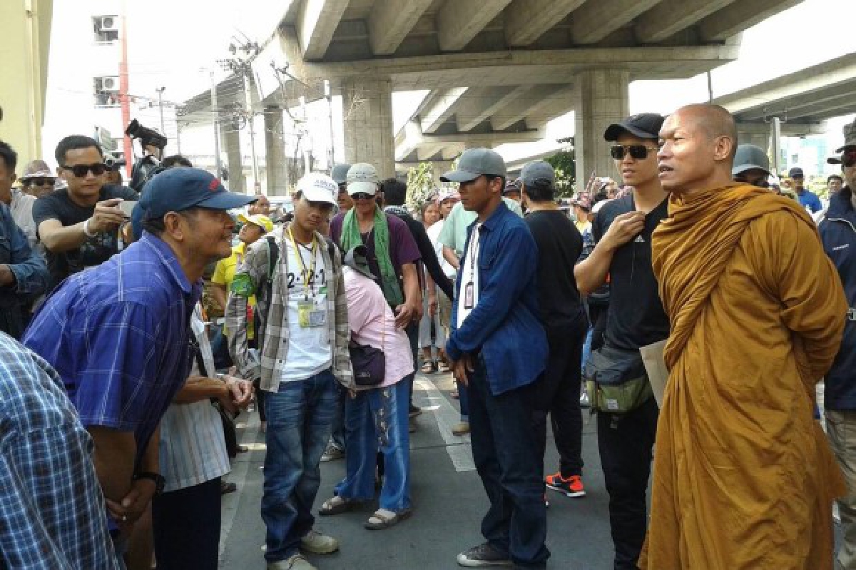 พุทธะอิสระนำมวลชนไปสตง.จี้สอบเงินจำนำข้าว พุทธะอิสระนำมวลชนไปสตง.จี้สอบเงินจำนำข้าว