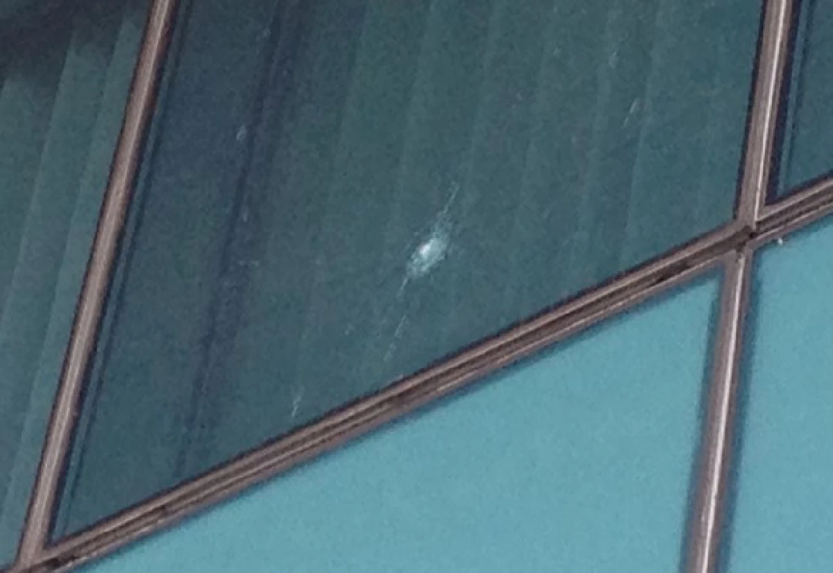 พบรอยคล้ายกระสุนยิงใส่ศาลรัฐธรรมนูญ