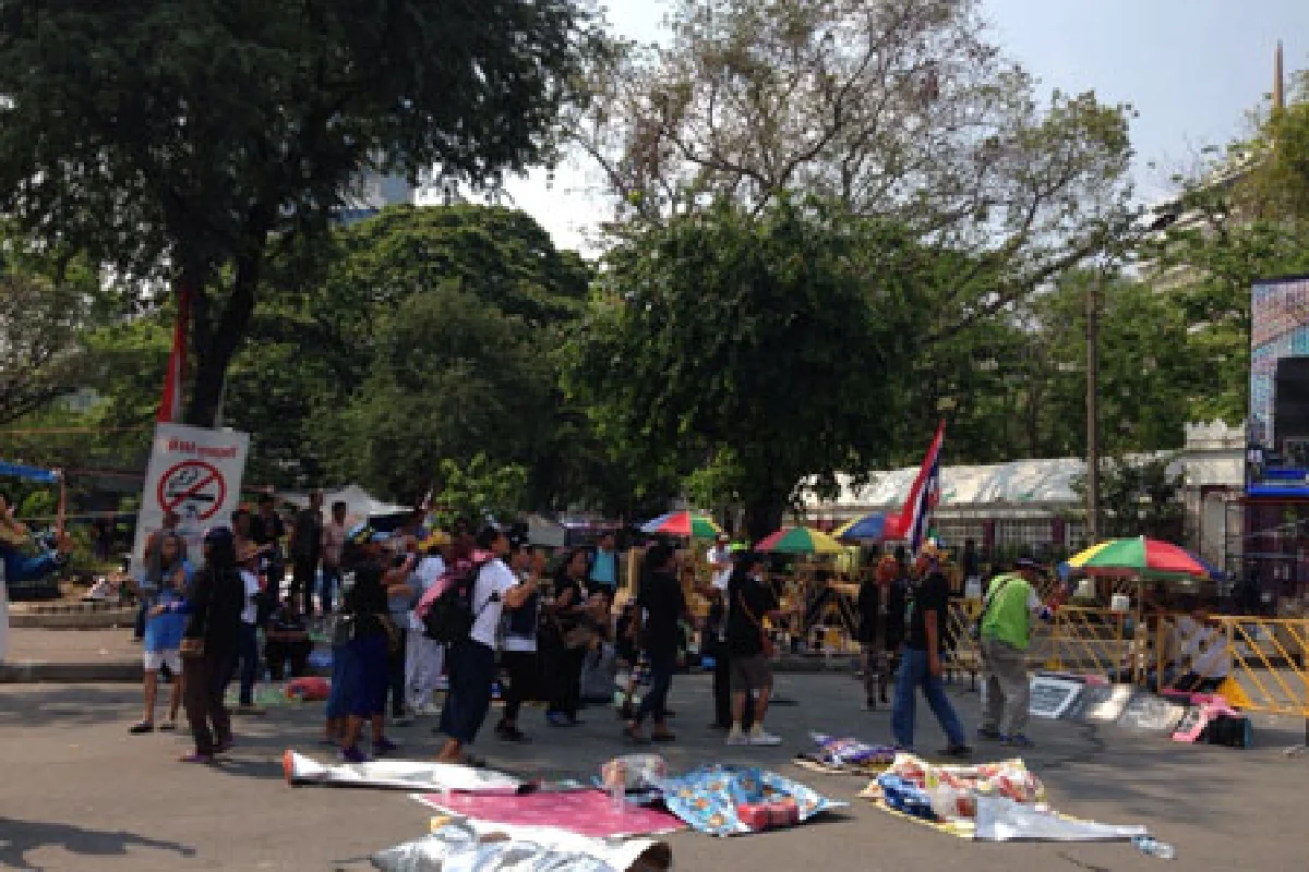 กปปส.บุกสตช.-กดดันธุรกิจชินวัตร